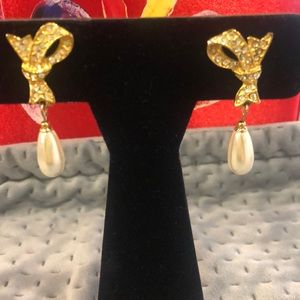 Vintage Little Vintage Golden Bow Crystal earrings w a Pearl Drop- Clip ons